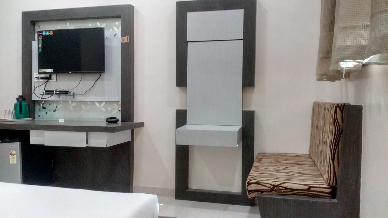 Embassy Hotel Surat Exterior photo