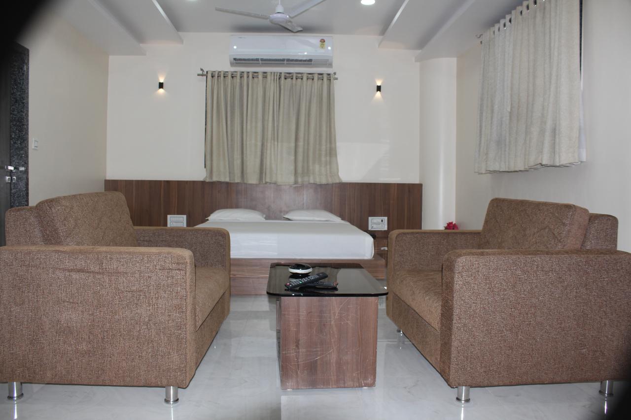 Embassy Hotel Surat Exterior photo
